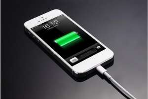 手機充電充滿100%電量將影響電池壽命？