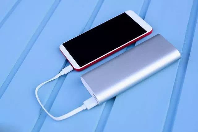 玩機達人：手機邊充電邊玩，消耗的電量是來自電池還是充電器呢？