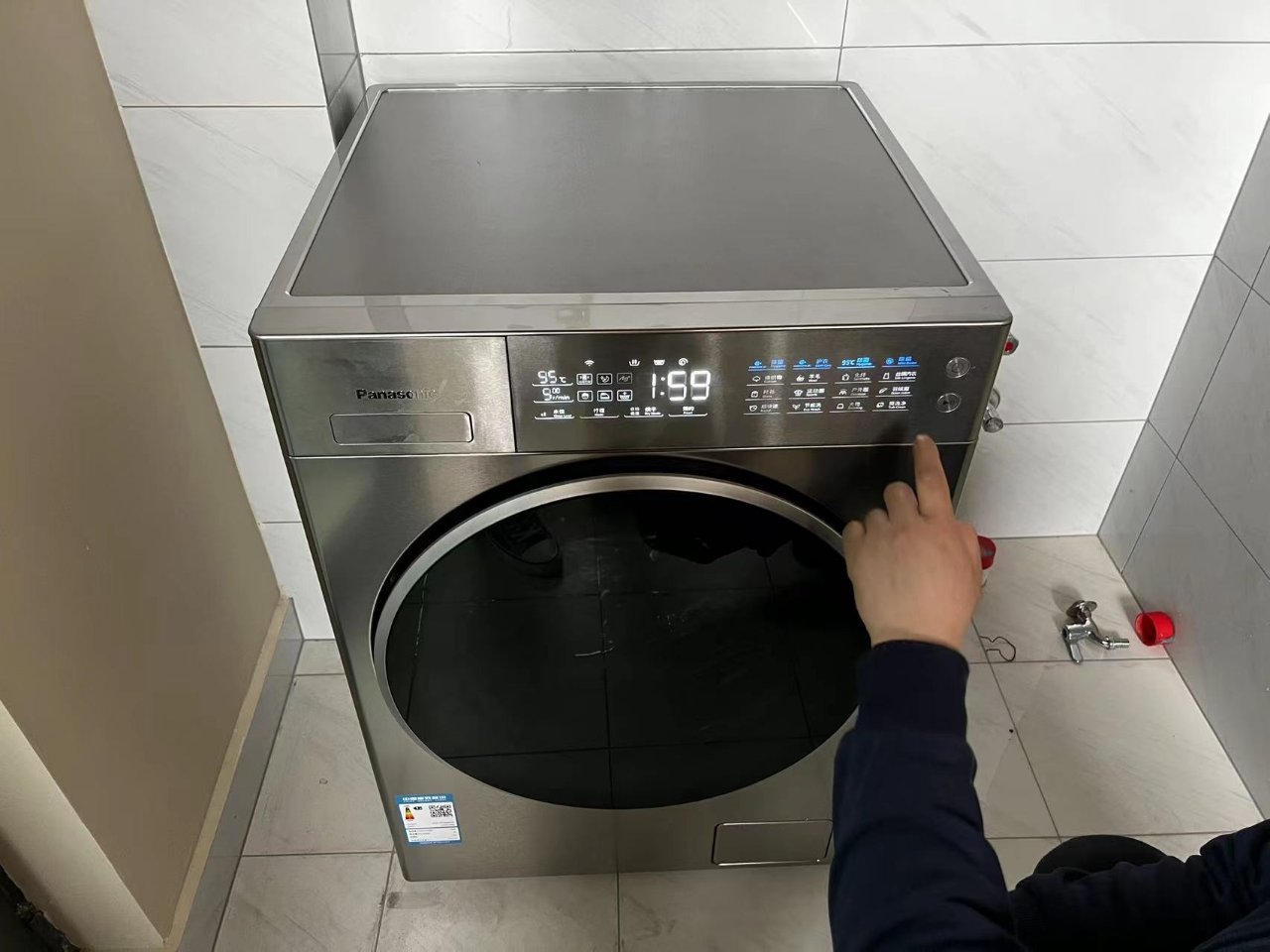 滾筒洗衣機上顯示E18故障，如何解決？