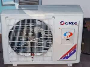空調一開就噼里啪啦的響是怎么回事？