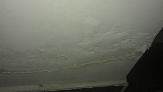 天花板漏水怎么辦？